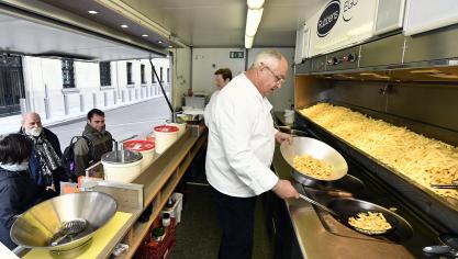 De afzet van frietaardappelen is gekelderd door de sluiting van de horeca.