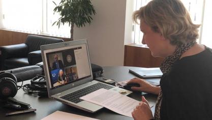 Minister Crevits overlegde samen met de andere Belgische landbouwministers met eurocommissaris Wojciechowski over bijkomende maatregelen voor de land- en tuinbouwsector.