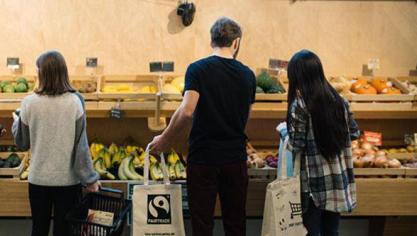 De voorkeur voor lokale producten is tijdens de coronacrisis gestegen met 42 procent, voor Fairtrade-producten gaat het om een toename van 23 procent.