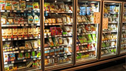 De resolutie vraagt de regering om de consument beter te informeren over de betekenis van de houdbaarheidsdata.