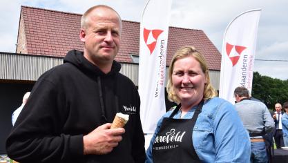 De ijsboerderij ’t Moereveld van Bjorn en Cindy Moyaert in Torhout is een van de bedrijven waar melkvee en hoeveverkoop hand in hand gaan.