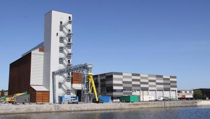 Het nieuwe havendepot in Pecq bestaat uit een graansilo met een capaciteit van 11.000 ton en een hal van 4.000 m² voor de opslag van meststoffen.