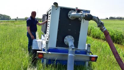 Bij droogte denken veel landbouwers aan irrigatie met water, gecapteerd uit waterlopen. In de toekomst wordt meer gedacht aan peilgestuurde drainage om het water beter te bergen.