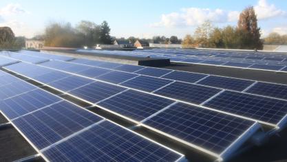 Naast zonnepanelen liet Aveve ook al weten spaarzame ledverlichting te plaatsen in haar nieuwe winkels.