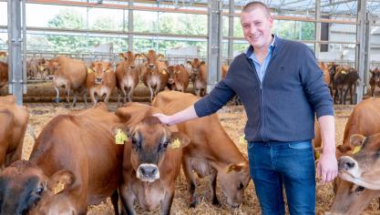Jeroen gaf zijn job bij de bank op om de boerderij over te nemen.