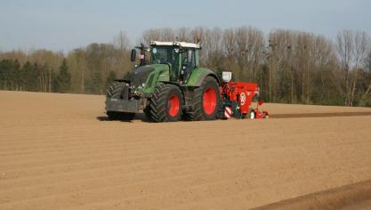 De onderzoekers merkten een daling van bijna 25% uitstoot op 15 jaar tijd, die vooral te wijten is aan een hogere aardappelopbrengst en een efficiënter gebruik van minerale  meststoffen en diesel.