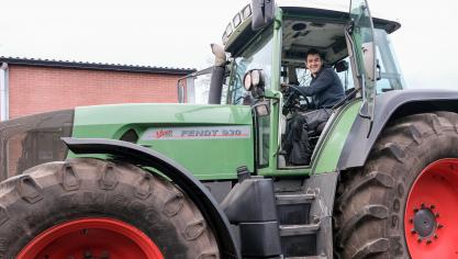 Ward volgde zijn kinderdroom en werkt nu naast zijn vader op het loonwerkbedrijf.