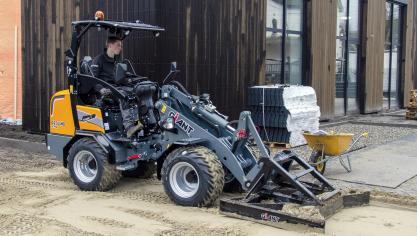 Het constructiewerk van Toine Brock 25 jaar terug, ging van de bemesterprodcutie tot de fabricage van de Giant wiellader.