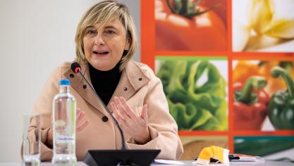 Vlaams landbouwminister Hilde Crevits lanceert het project Vlaamse Kost en roept iedereen op om ideeën aan te reiken voor een duurzame en innovatieve voedselstrategie.