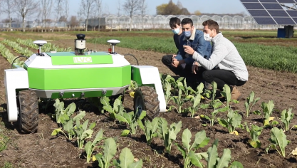 Voor de ondersteuning van mechanische onkruidbestrijding in biologische beddenteelt ontwikkelde Rembrandt Perneel (UGent) een landbouwrobot.