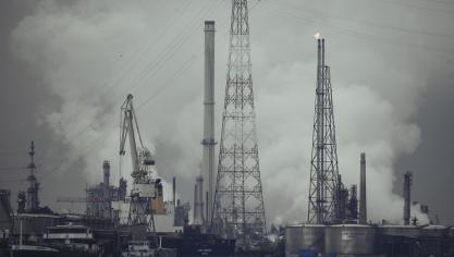 Waarom is er een verschil tussen stikstofuitstoot in industrie en transport en stikstofuitstoot in de landbouw?, vraagt Lieve D’Haene, gemeenteraadslid in Heuvelland, zich af.