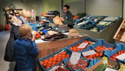 Telers die aangesloten zijn bij een coöperatie mogen een kwart van hun producten  rechtstreeks aan de consument verkopen, bijvoorbeeld via een hoevewinkel,  automaten of een boerenmarkt.