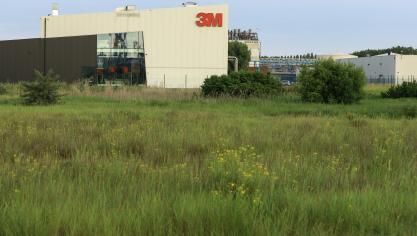 Er is grote discussie over de referentiewaarden die worden gebruikt bij PFOS-metingen in de buurt van de 3M-site in Zwijndrecht.