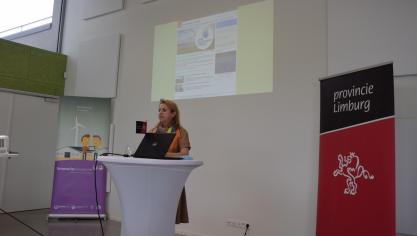 Gedeputeerde Inge Moors stelt het Limburgs Agrowaterloket voor.