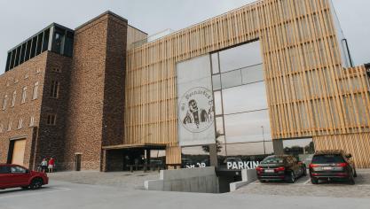 Sint-Bernard is een traditionele brouwerij die hoofdzakelijk abdijbieren brouwt onder de merknaam Sint- Bernardus. De bieren worden ter plaatse geproduceerd, gebotteld en verpakt.