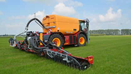 Vredo komt met een 15 en 18 m brede zodenbemester.