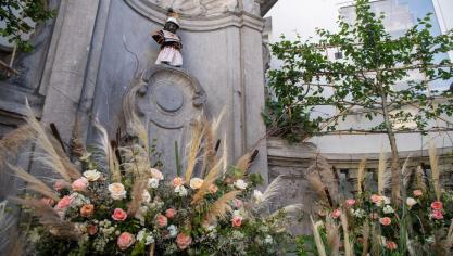 Bloeiend Brussel zette ook Manneken-Pis in de bloemetjes.