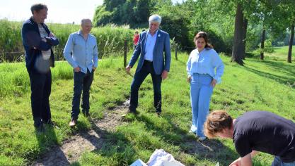 Vlaams minister Zuhal Demir werkt aan een geïntegreerd beleid rond platteland.  Eén van de projecten die worden ondersteund, is ‘Boer zoekt natuur, natuur zoekt boer’ van ABS en Natuurpunt.