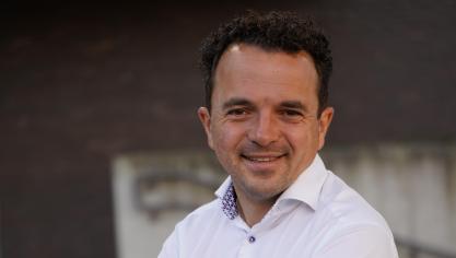 Burgemeester Marco Goossens steunt zijn dorpsgenoten.