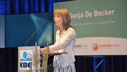 “Investeer en stimuleer in toekomstgericht ondernemerschap in onze sector. Het is nog niet te laat maar meer dan hoogdringend!,” roept Boerenbond-voorzitter Sonja de Becker op.