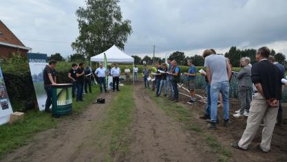 Geïnteresseerden konden op het terrein de huidige onderzoeksresultaten rond gewasbescherming, bemesting, rassen en mechanisatie te weten komen.