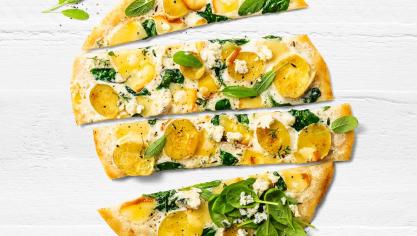 Pizza met aardappelen en blauwe kaas, toont aan dat aardappelen minder traditioneel zijn dan we wel denken.