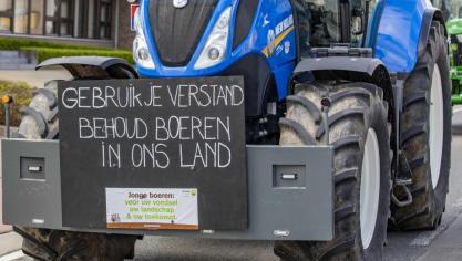 Jonge boeren vroegen eerder al met een estafette aandacht voor hun toekomst, die altijd verder onder druk komt te staan. Nu slaan Boerenbond, Jonge Kring en Ferm de handen in elkaar voor een nationale tractorenactie.