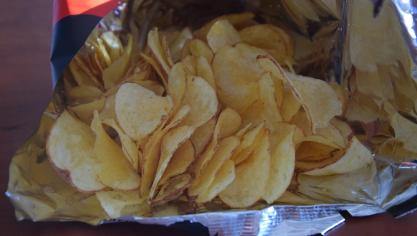 De aardappelschil wordt niet verwijderd: de meeste vitaminen zitten in de schil,  en het uitzicht is beter.