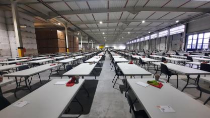 In de loods is niet alleen voldoende afstand en ventilatie, maar ook de nodige rust.