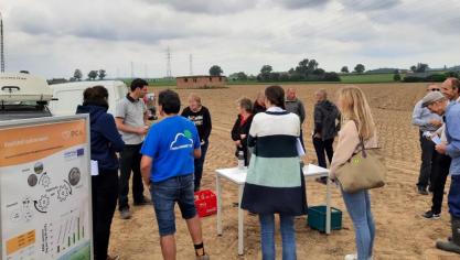 Organische stof verhoogt de klimaatrobuustheid van de bodem door het verbeteren van de fysische, chemische en biologische bodemvruchtbaarheid.