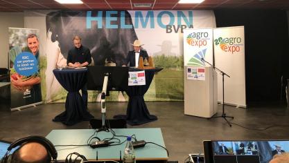 In een speciaal ingerichte studio leidden pedigreelezer Tjebbe Huybrechts  (links) en veilingmeester Eric Lievens (rechts) de veiling in goede banen.