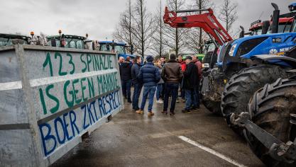 Tientallen boze groentetelers willen faire prijzen voor de lekkere producten die ze aan de diepvriesindustrie afleveren.
