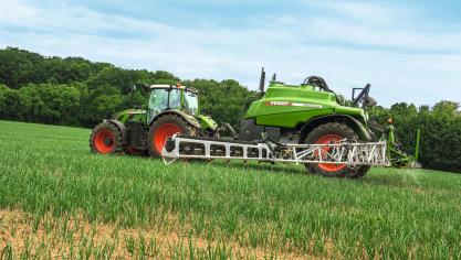 De getrokken veldspuiten gaan uit het gamma van Fendt.