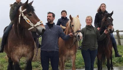 Familie De Boeck–Van Landschoot Danny en Heidy met hun 3 kinderen Sterre, Stinne en Sten en hun 3 paardenrassen (Belgisch Trekpaard, Haflinger en Connemara)