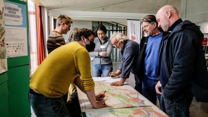 Landbouwers uit de gebiedscoalitie {beek.boer.bodem} konden vorige week via een infomarkt mogelijke maatregelen ontdekken om in te spelen op de klimaatwijziging.