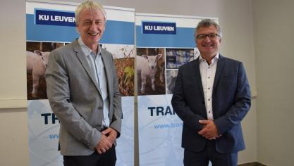 Gerard Govers, vicerector van de Groep Wetenschap & Technologie aan de KU Leuven (links) en Wouter Merckx, directeur van het centrum zijn trots op TRANSfarm.