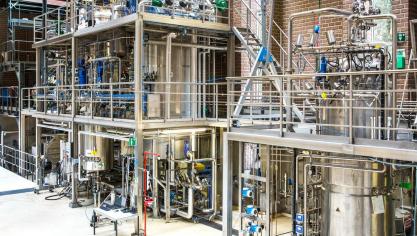 Met een bioreactor kan je industriële nevenstromen of de resten uit de agro- en voedingssector omzetten tot hoogwaardige eiwitten. Die zijn vervolgens divers toepasbaar in voeding en veevoeder.