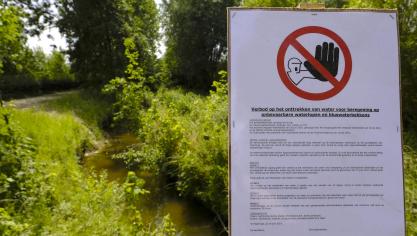 In veel Vlaamse provincies zijn er extra droogtemaatregelen genomen, bijvoorbeeld door een onttrekkingsverbod voor oppervlaktewater.