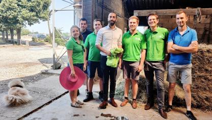 Mahdi wou horen wat de jonge boeren te vertellen hebben en ging op bezoek bij ondervoorzitter van Groene Kring Maarten Moermans in Dilsen-Stokkem.