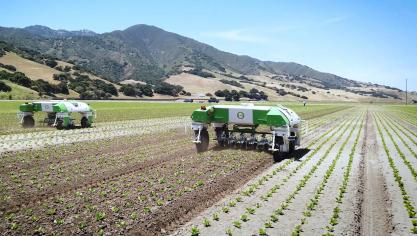 AgroNova verdeelt naast de ‘gewone’ machines ook robots van Naïo.