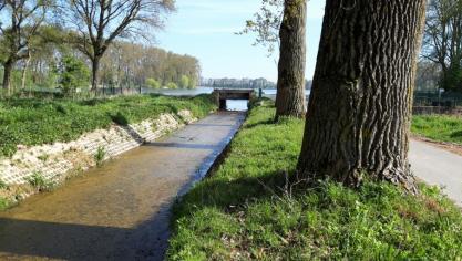 Vervuiling van het oppervlaktewater met gewasbeschermingsmiddelen geeft niet alleen problemen naar milieu maar ook naar drinkwaterproductie.