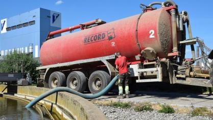 In het verleden konden boeren water ophalen in de Tiense suikerfabriek voor gebruik op hun velden.