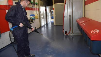 De landbouw gebruikt water voor het drenken van het vee, voor de irrigatie van gewassen, voor het wassen van geoogste gewassen en ook voor het onderhoud van gebouwen en materiaal.