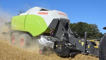 De Quadrant 5200 en 5300 krijgen een vernieuwing mee voor modeljaar 2023. Nieuw is onder andere een strohakselaar voor de opraper, die af fabriek geleverd kan worden.