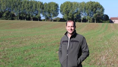 «Door in te zetten op een goede bodemstructuur wordt op een glooiende akker zoals dit testveld in Ittre erosie of het afspoelen van de vruchtbare bovenlaag vermeden»,  zegt Robert de l’Escaille van Agriland.