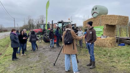 Landbouwers uiten op 19 februari hun ongenoegen tijdens de aanplantactie van Natuurpunt.