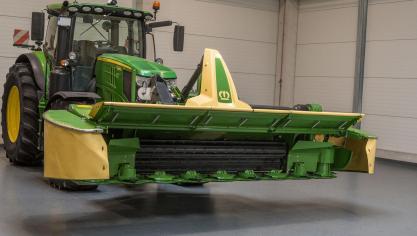 Krone biedt 2 nieuwe modellen van zijn 4 m brede frontmaaier aan op basis van de EasyCut F 400 CV Fold.