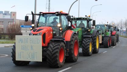 De docenten Landbouw en Agro-industrie van campus Roeselare van hogeschool Vives vragen rechtszekerheid op lange termijn, zodat landbouwers vanuit een duurzaamheidskader de juiste technologische investeringen kunnen doen.