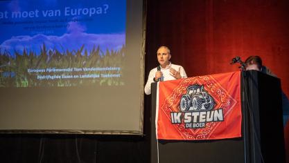 Tom Vandenkendelaere sprak de landbouwers toe en bracht zijn standpunten naar voor.