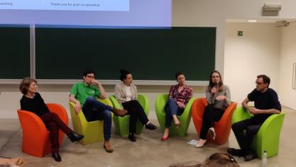 Moderator Tessa Avermaete (links) leidde het debat over eerlijk voedsel, met als panelleden (v.l.n.r.) Bram Van Hecke, Ines Verschaeve, Isabelle Colbrandt, Goedele Van den Broeck en Jelle Goossens.